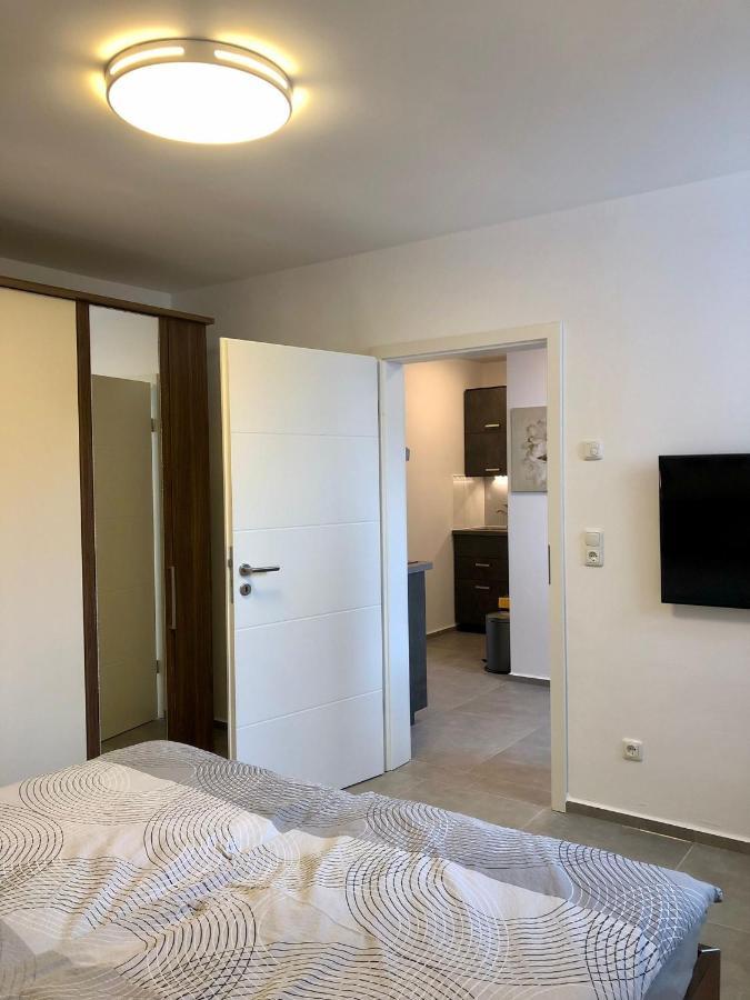 Erdgeschoss-Appartement Mit Seeterasse Ahrensbok Esterno foto
